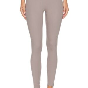 437 The V Legging in Clay